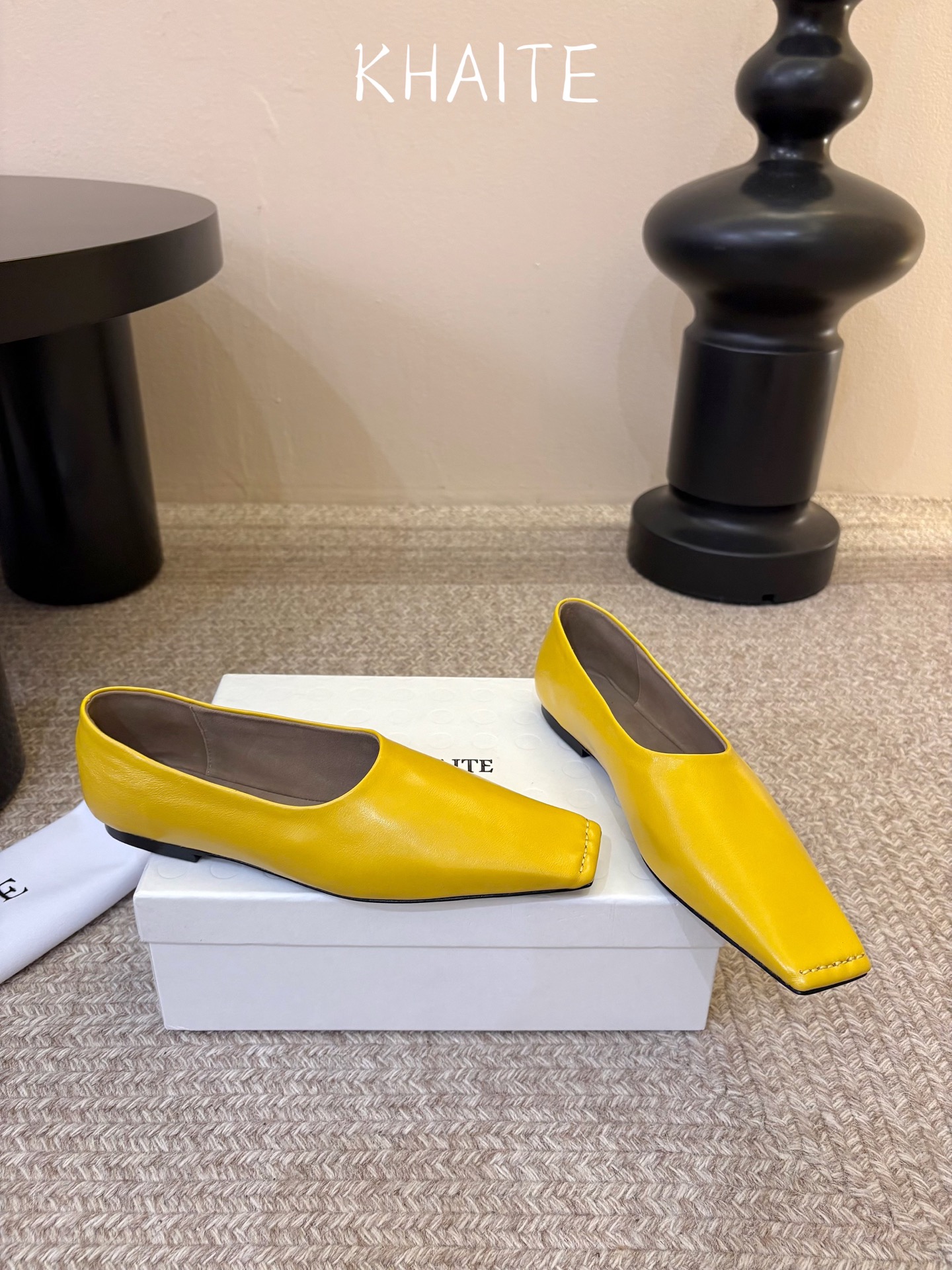 Khait*  𝟐𝟔𝐀𝐖新品 方头平底单鞋|慵懒松弛重塑都市审美 利落方头勾勒极简轮廓 低浅鞋口舒展足部线条 多样材质解