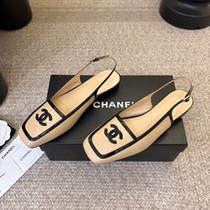 Chane*26ss新款方头高跟凉鞋 自带优雅复古感的拼色T字带高跟凉鞋,利落的尖头剪裁搭配经典的黑白拼色鞋头,T字带设 Chane*26ss新款方头高跟凉鞋 自带优雅复古感的拼色T字带高跟凉鞋,利落的尖头剪裁搭配经典的黑白拼色鞋头,T字带设