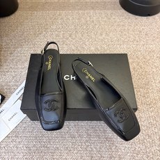 Chane*26ss新款方头高跟凉鞋 自带优雅复古感的拼色T字带高跟凉鞋,利落的尖头剪裁搭配经典的黑白拼色鞋头,T字带设 Chane*26ss新款方头高跟凉鞋 自带优雅复古感的拼色T字带高跟凉鞋,利落的尖头剪裁搭配经典的黑白拼色鞋头,T字带设