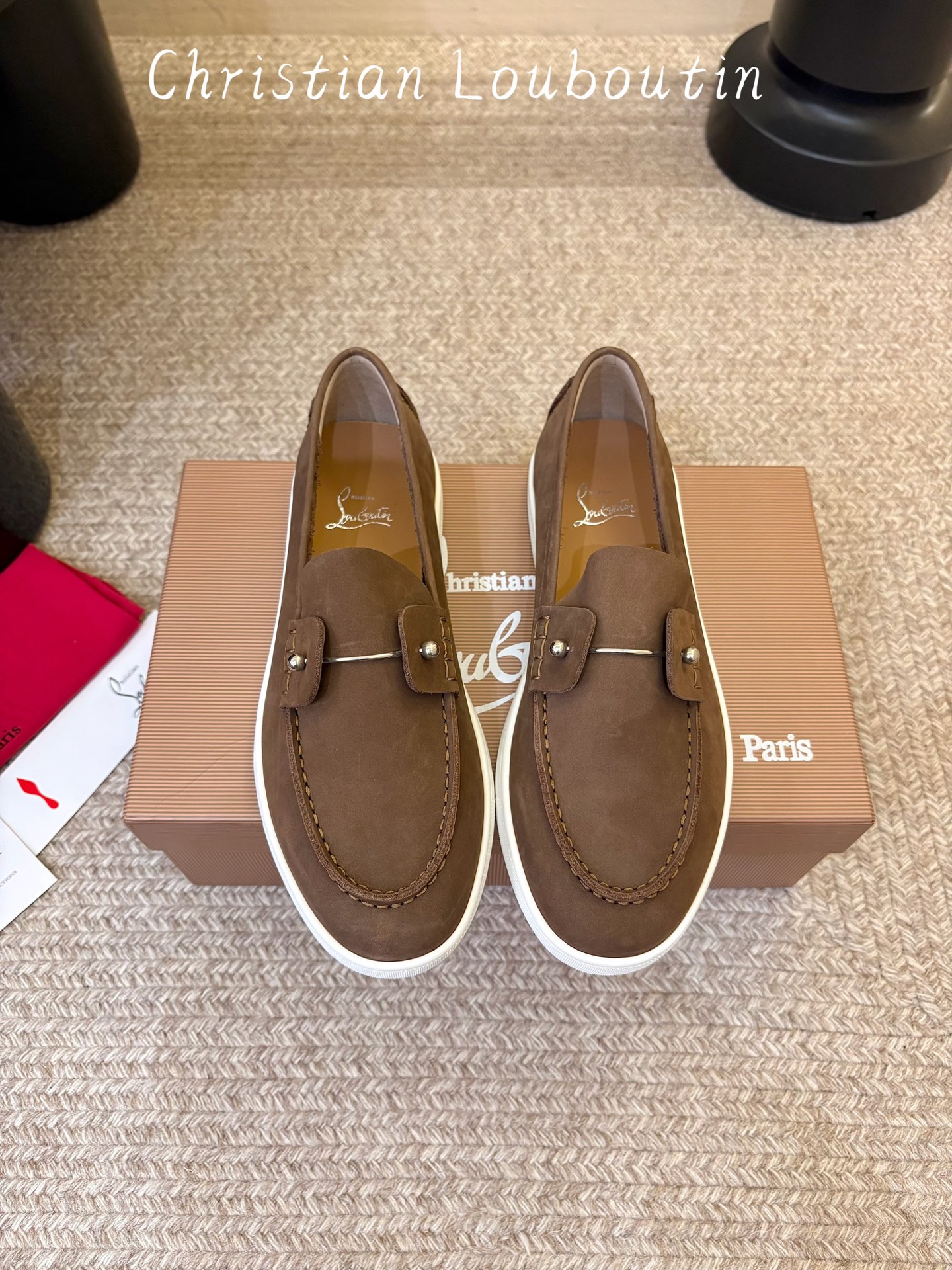 男款➕10 christian louboutin·CL 红底鞋·2026新品·乐福鞋 ⭐️经典的麂皮搭配一抹性感红底，