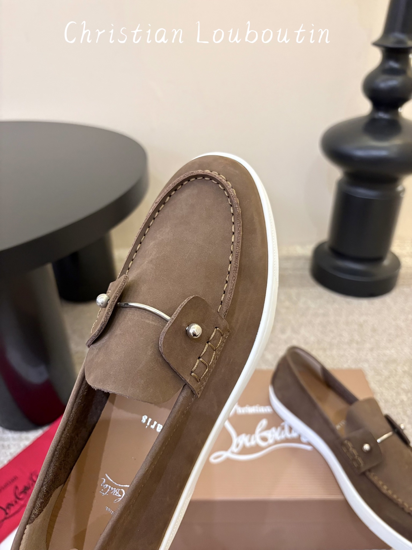 男款➕10 christian louboutin·CL 红底鞋·2026新品·乐福鞋 ⭐️经典的麂皮搭配一抹性感红底, 男款➕10 christian louboutin·CL 红底鞋·2026新品·乐福鞋 ⭐️经典的麂皮搭配一抹性感红底,