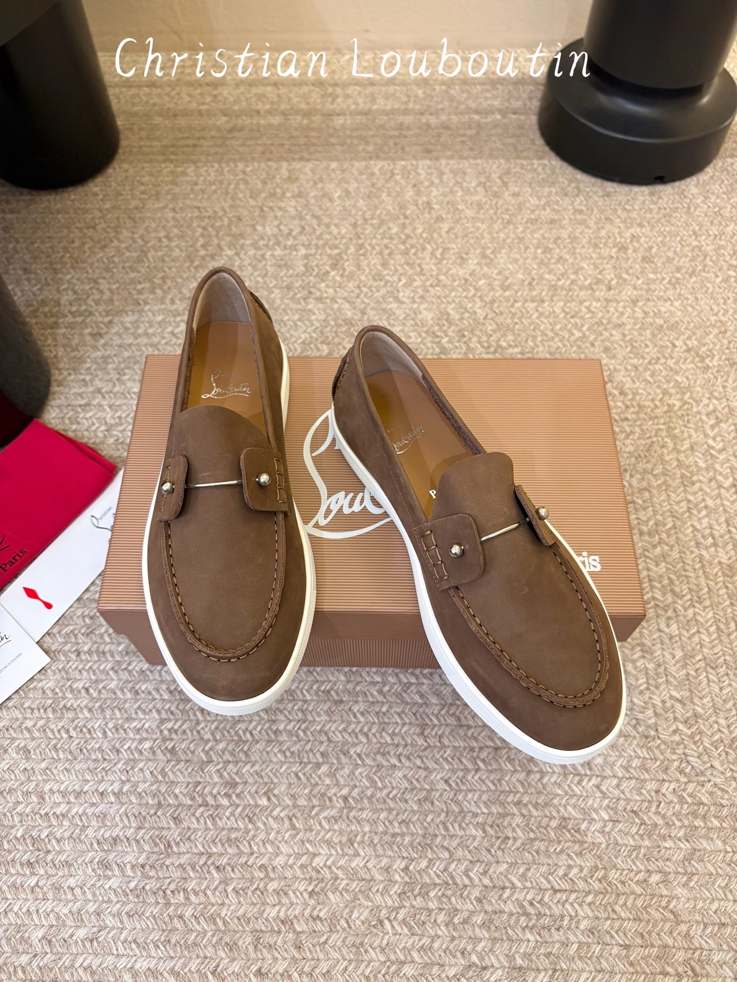 男款➕10 christian louboutin·CL 红底鞋·2026新品·乐福鞋 ⭐️经典的麂皮搭配一抹性感红底, 男款➕10 christian louboutin·CL 红底鞋·2026新品·乐福鞋 ⭐️经典的麂皮搭配一抹性感红底,