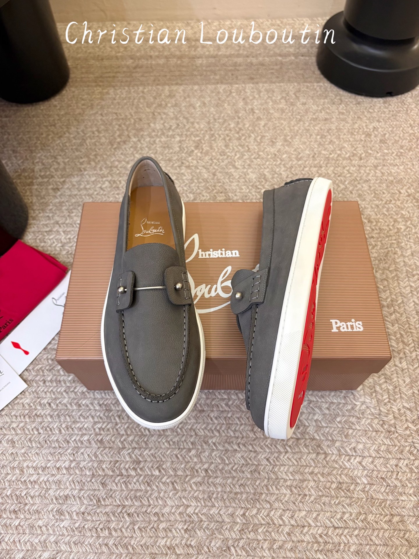 男款➕10 christian louboutin·CL 红底鞋·2026新品·乐福鞋 ⭐️经典的麂皮搭配一抹性感红底, 男款➕10 christian louboutin·CL 红底鞋·2026新品·乐福鞋 ⭐️经典的麂皮搭配一抹性感红底,