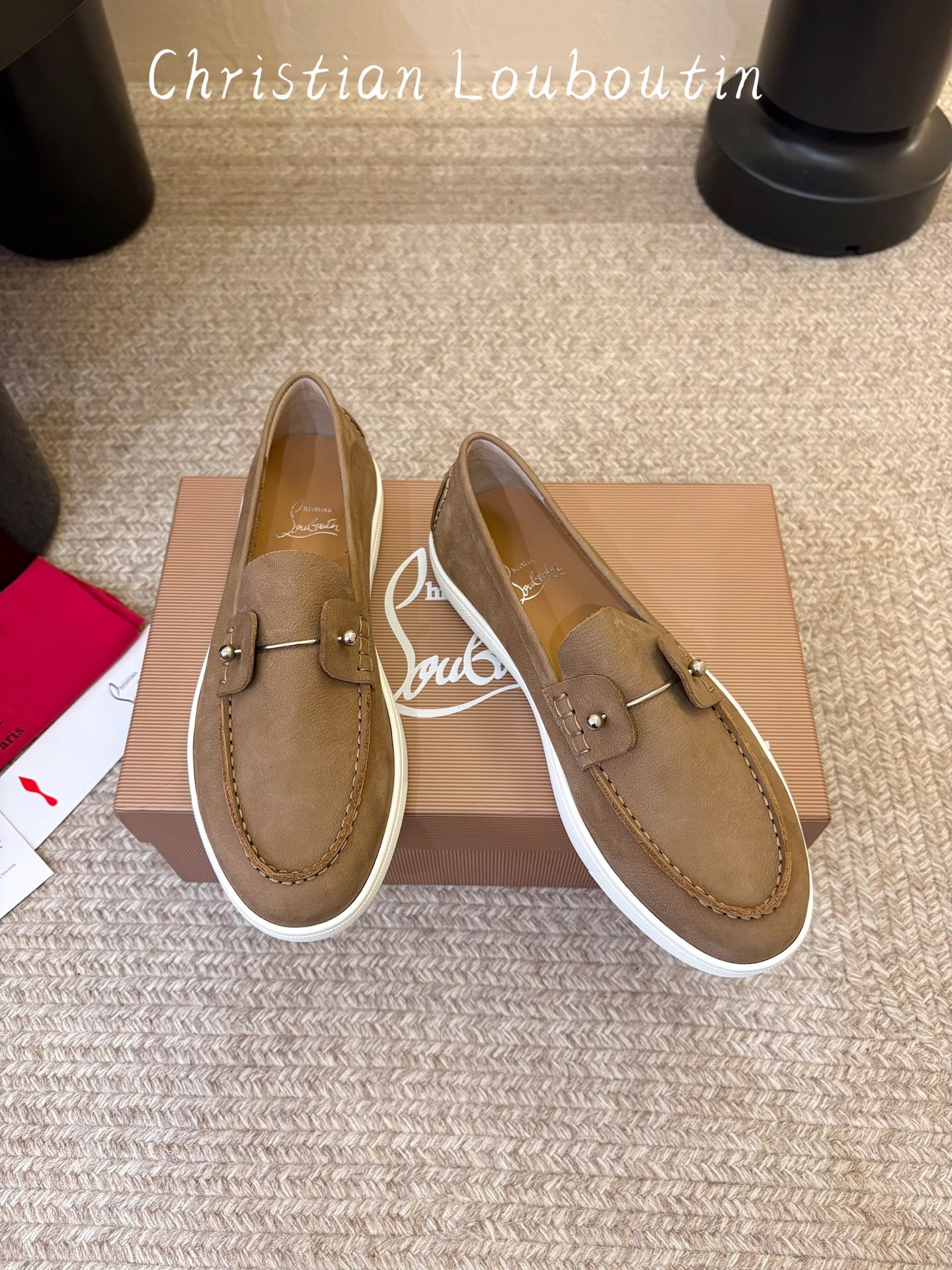 男款➕10 christian louboutin·CL 红底鞋·2026新品·乐福鞋 ⭐️经典的麂皮搭配一抹性感红底，
