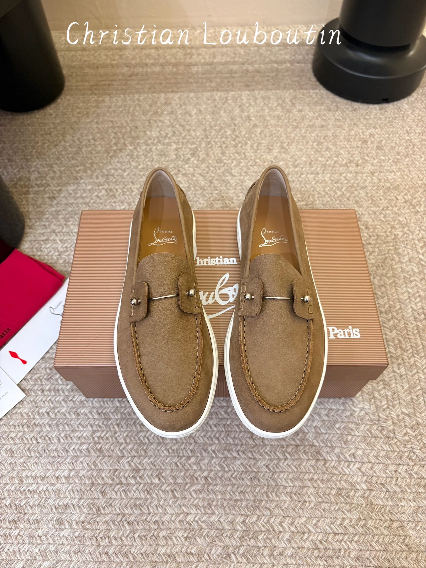 男款➕10 christian louboutin·CL 红底鞋·2026新品·乐福鞋 ⭐️经典的麂皮搭配一抹性感红底，