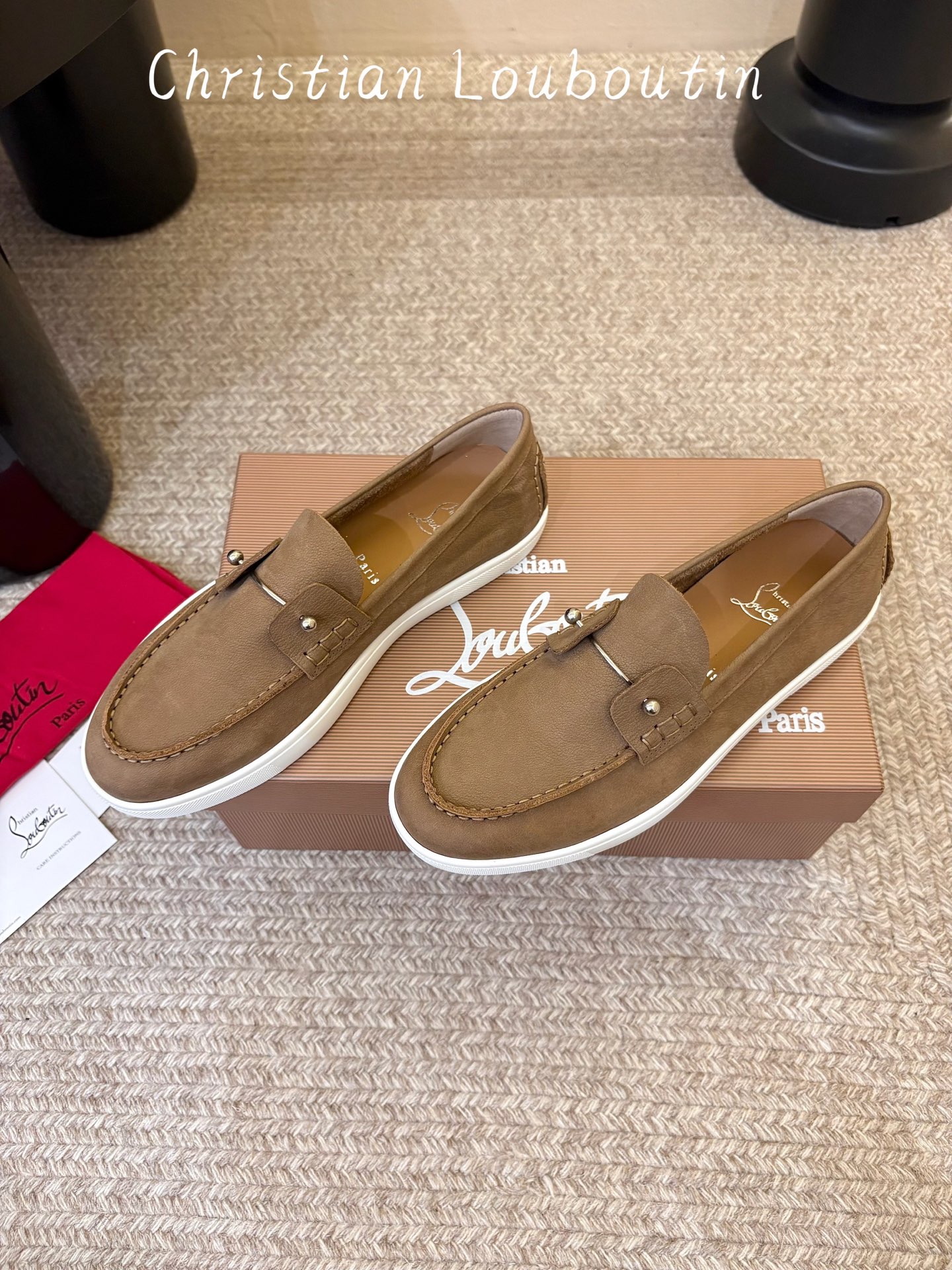 男款➕10 christian louboutin·CL 红底鞋·2026新品·乐福鞋 ⭐️经典的麂皮搭配一抹性感红底，