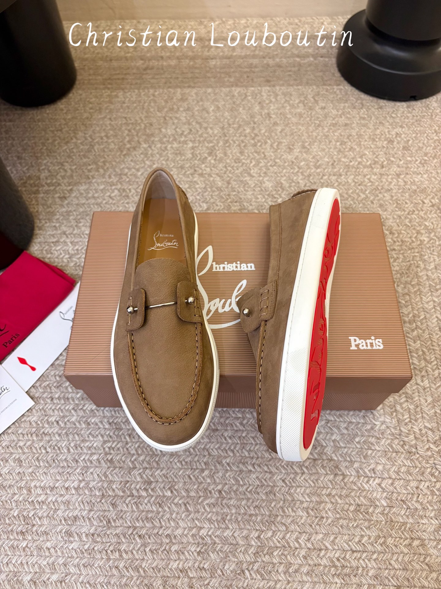 男款➕10 christian louboutin·CL 红底鞋·2026新品·乐福鞋 ⭐️经典的麂皮搭配一抹性感红底，
