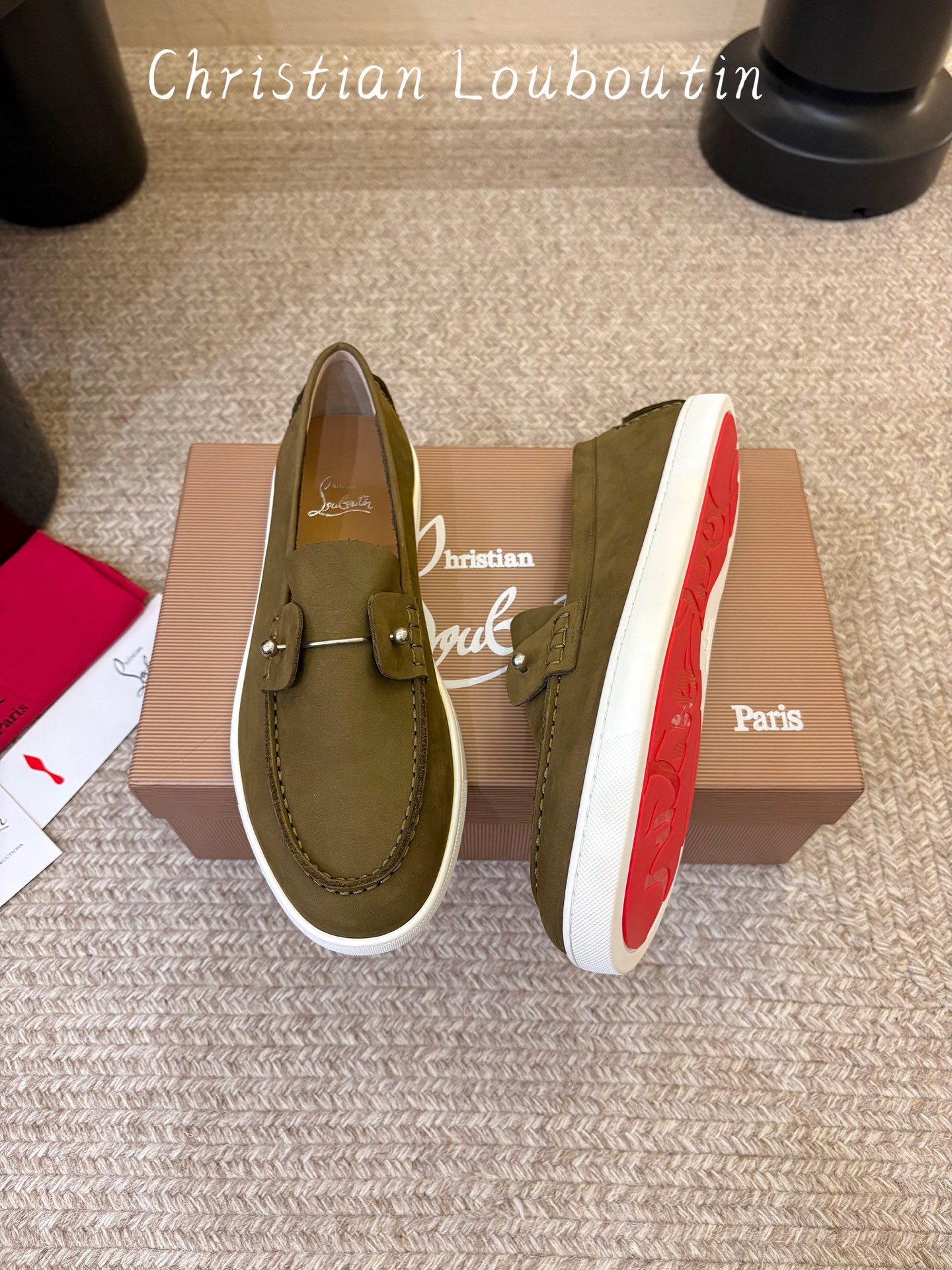 男款➕10 christian louboutin·CL 红底鞋·2026新品·乐福鞋 ⭐️经典的麂皮搭配一抹性感红底，