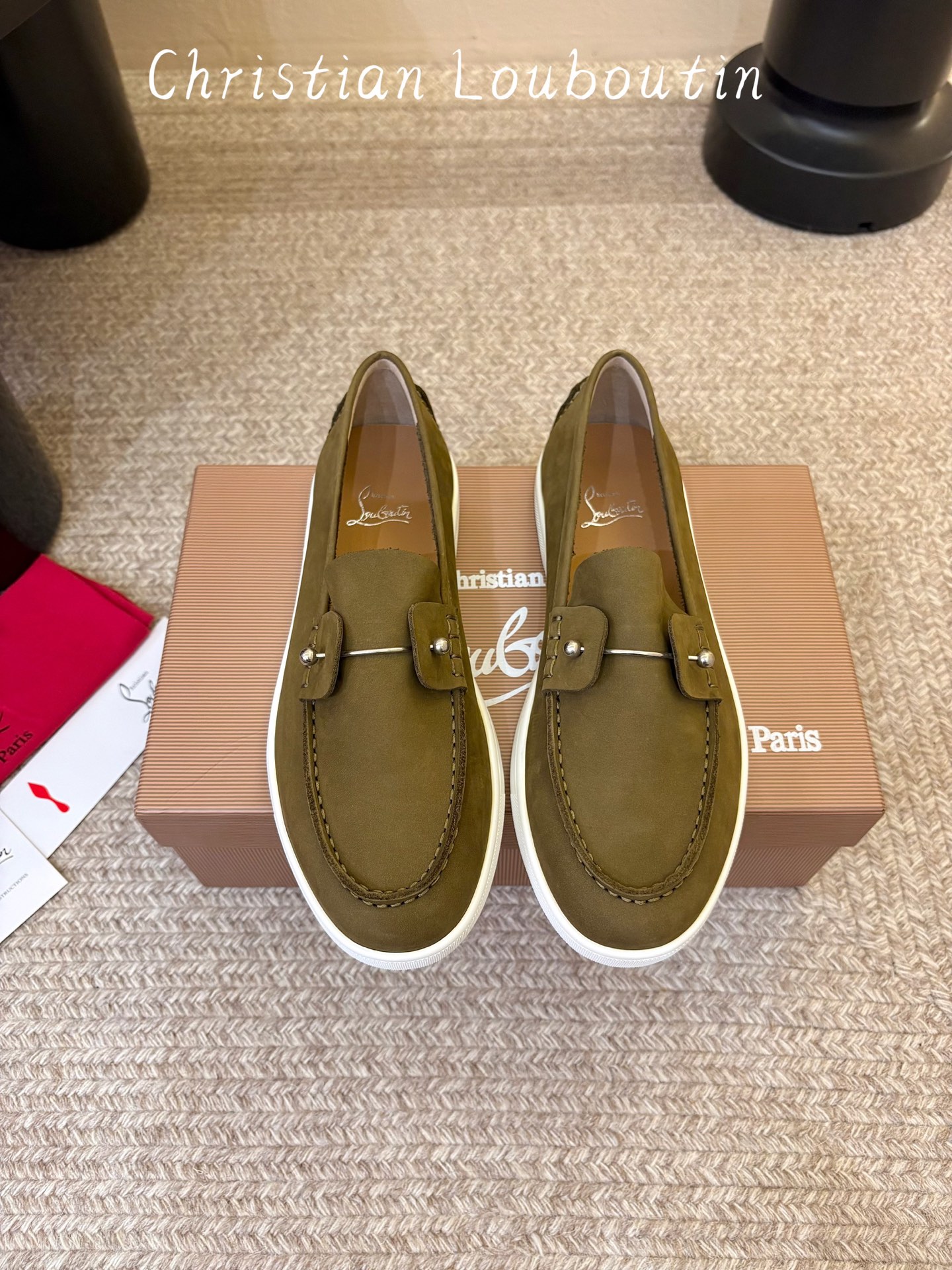 男款➕10 christian louboutin·CL 红底鞋·2026新品·乐福鞋 ⭐️经典的麂皮搭配一抹性感红底，