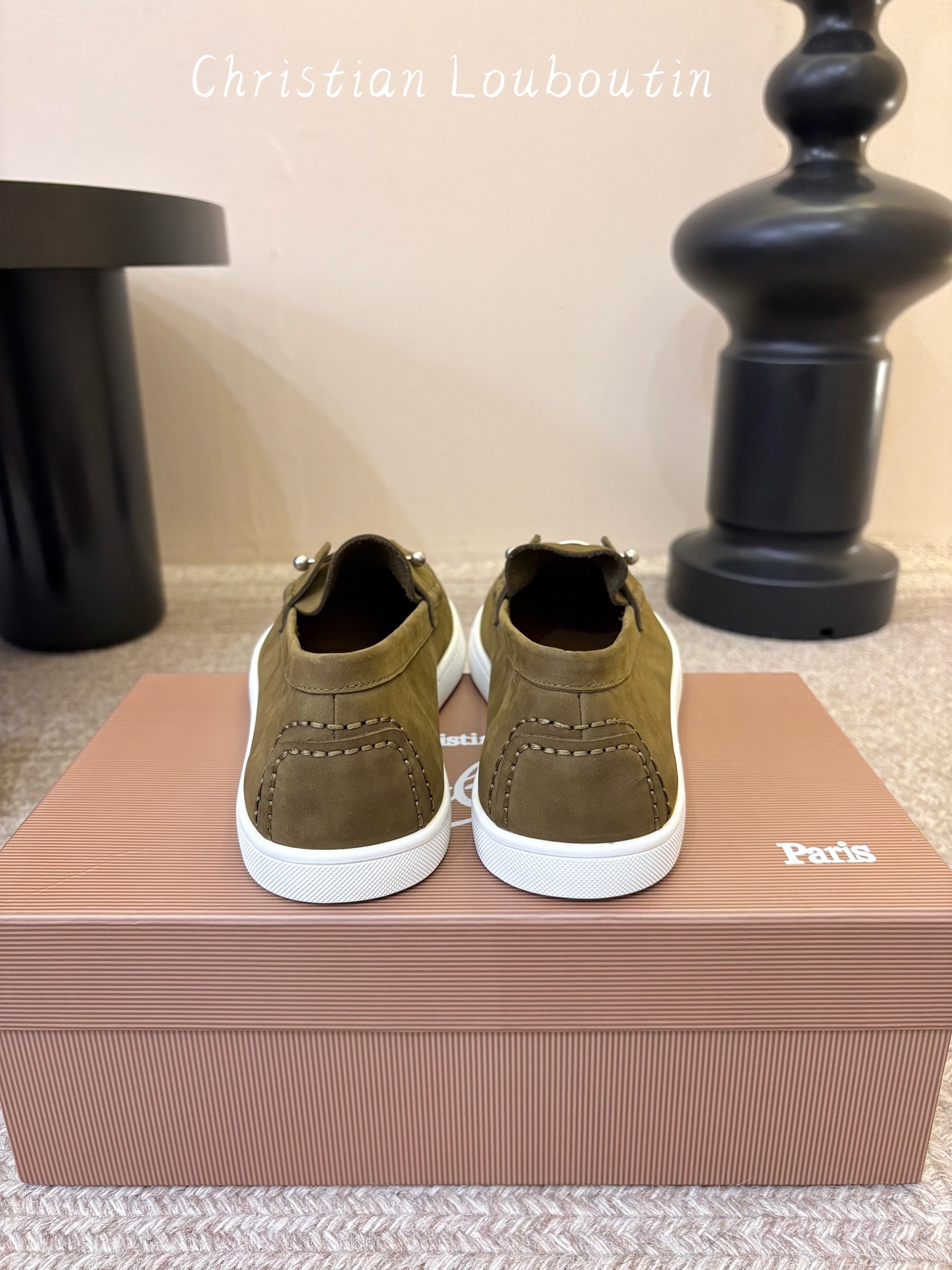 男款➕10 christian louboutin·CL 红底鞋·2026新品·乐福鞋 ⭐️经典的麂皮搭配一抹性感红底，