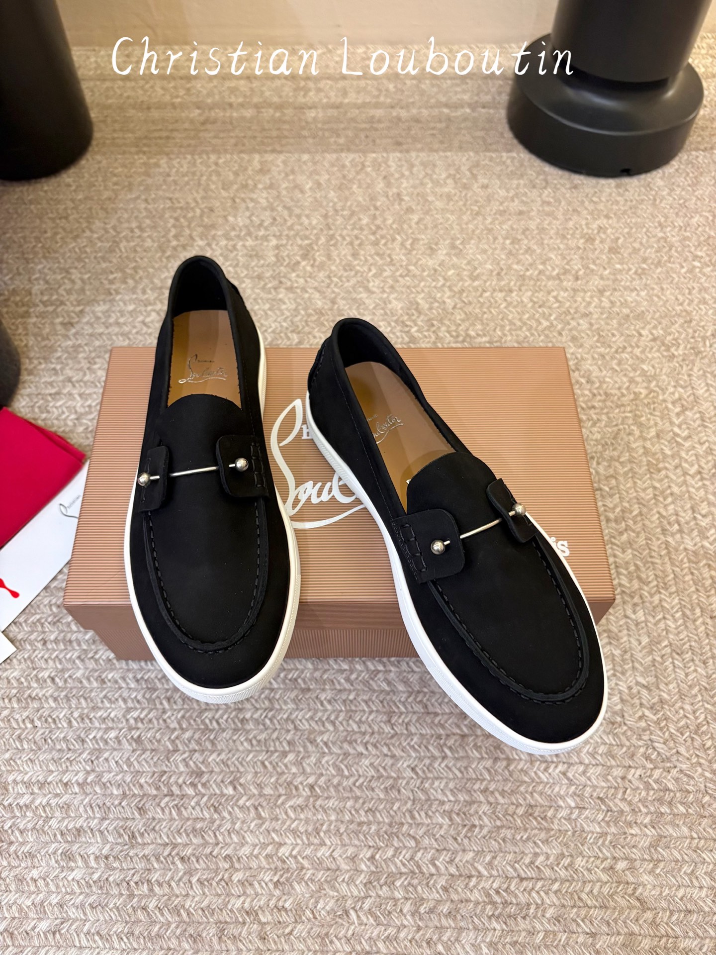 男款➕10 christian louboutin·CL 红底鞋·2026新品·乐福鞋 ⭐️经典的麂皮搭配一抹性感红底，