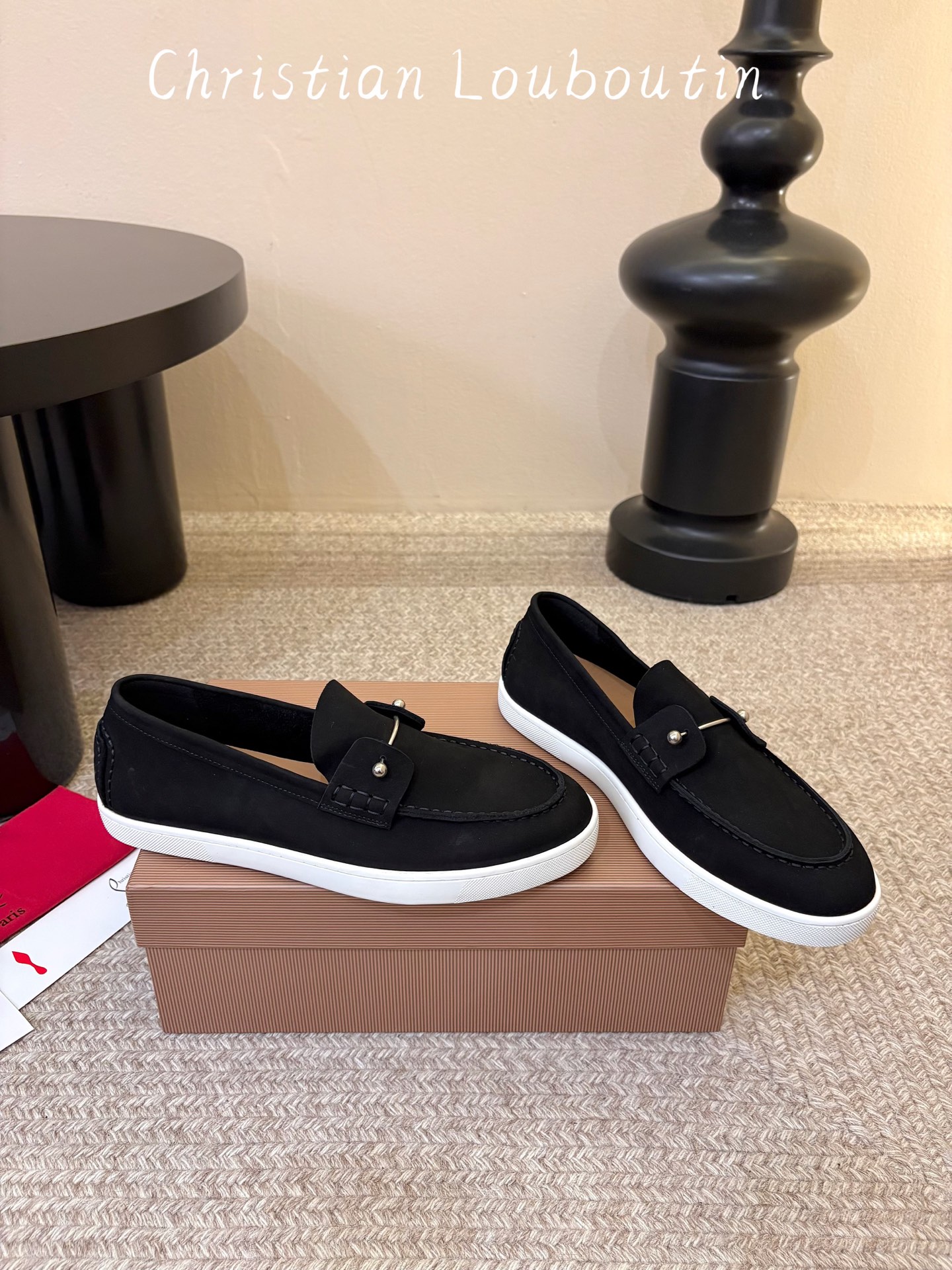 男款➕10 christian louboutin·CL 红底鞋·2026新品·乐福鞋 ⭐️经典的麂皮搭配一抹性感红底，