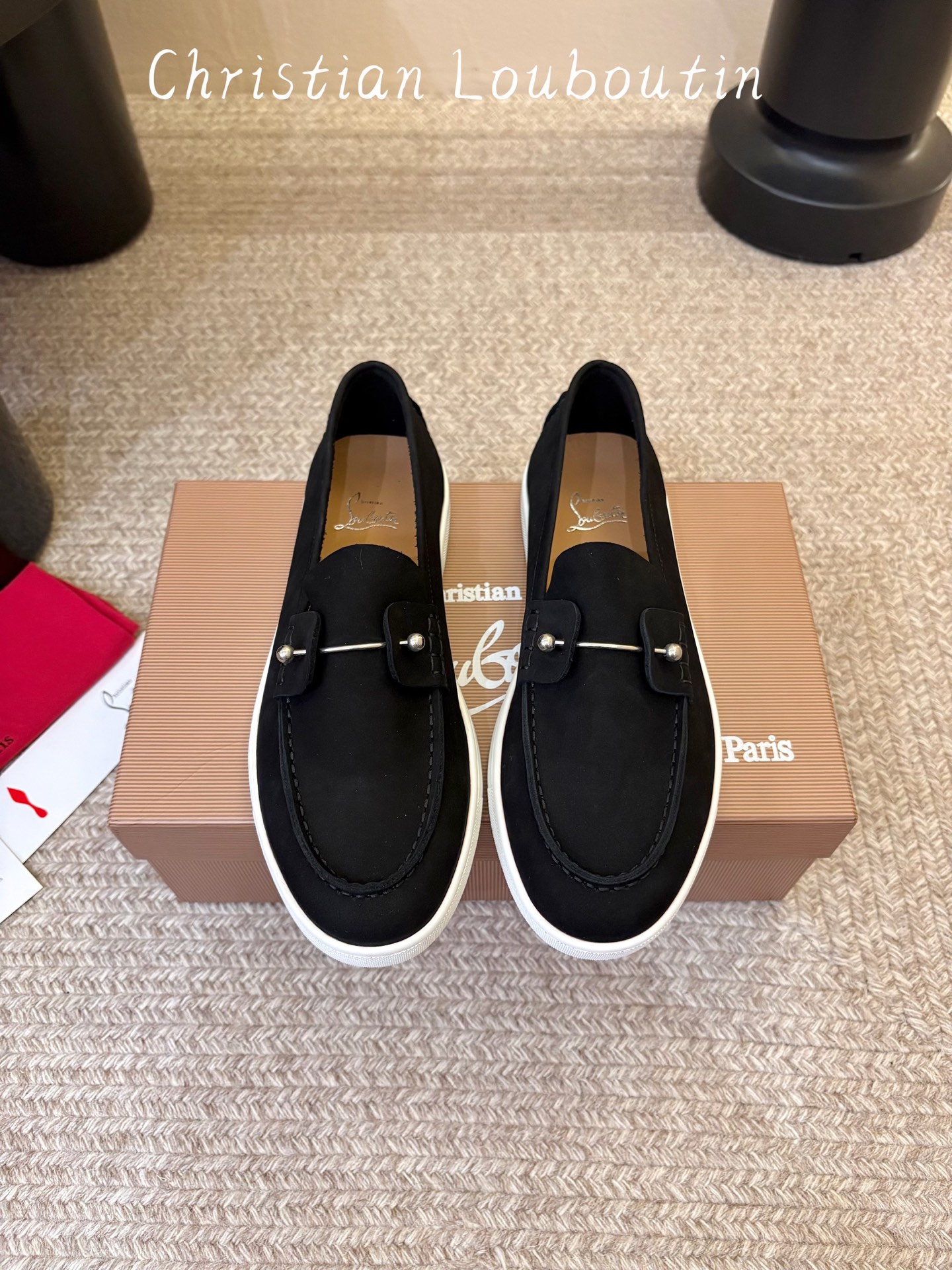 男款➕10 christian louboutin·CL 红底鞋·2026新品·乐福鞋 ⭐️经典的麂皮搭配一抹性感红底，
