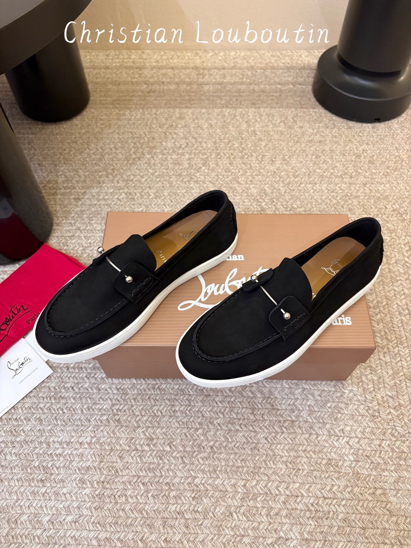 男款➕10 christian louboutin·CL 红底鞋·2026新品·乐福鞋 ⭐️经典的麂皮搭配一抹性感红底，