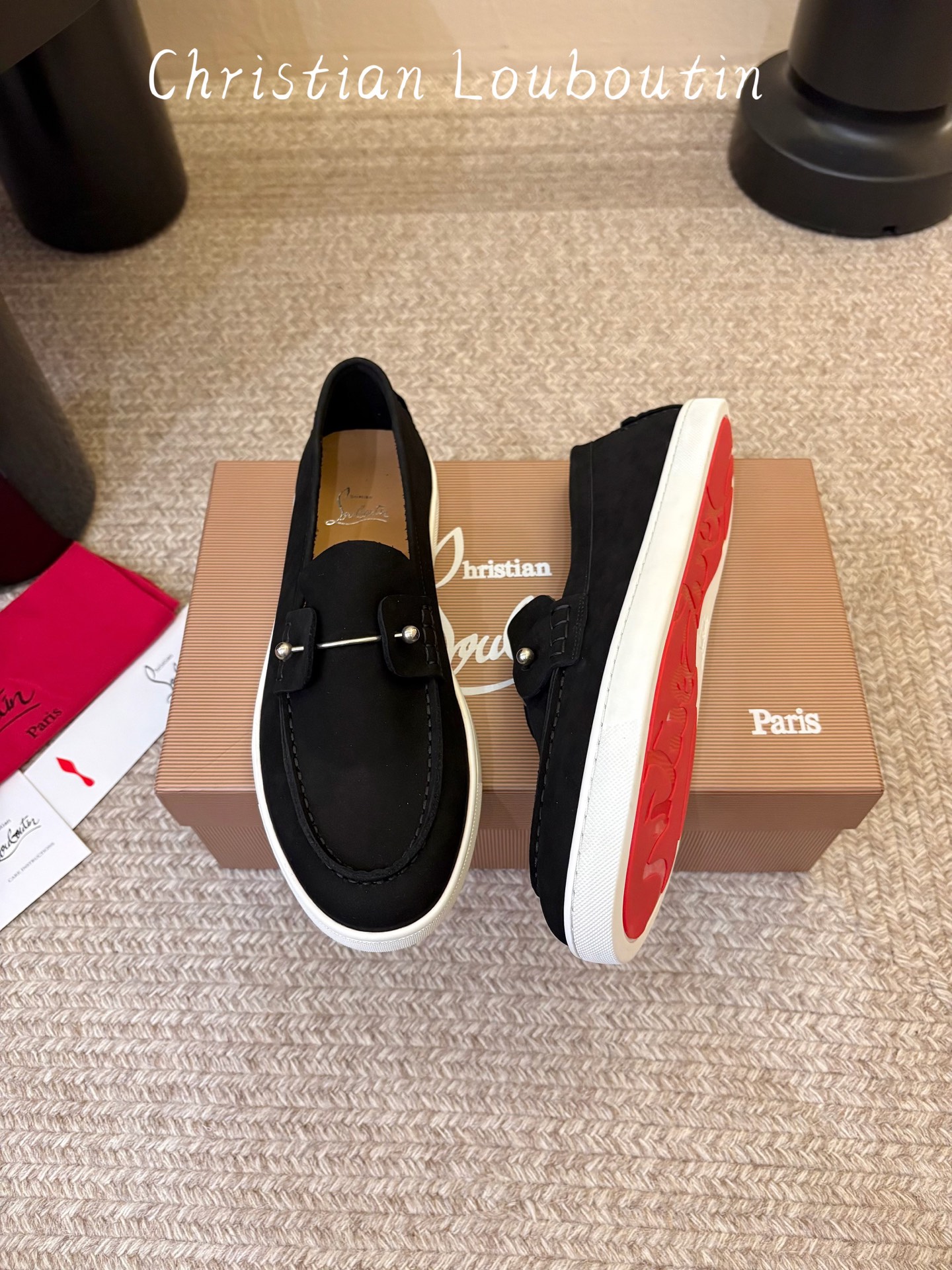 男款➕10 christian louboutin·CL 红底鞋·2026新品·乐福鞋 ⭐️经典的麂皮搭配一抹性感红底，