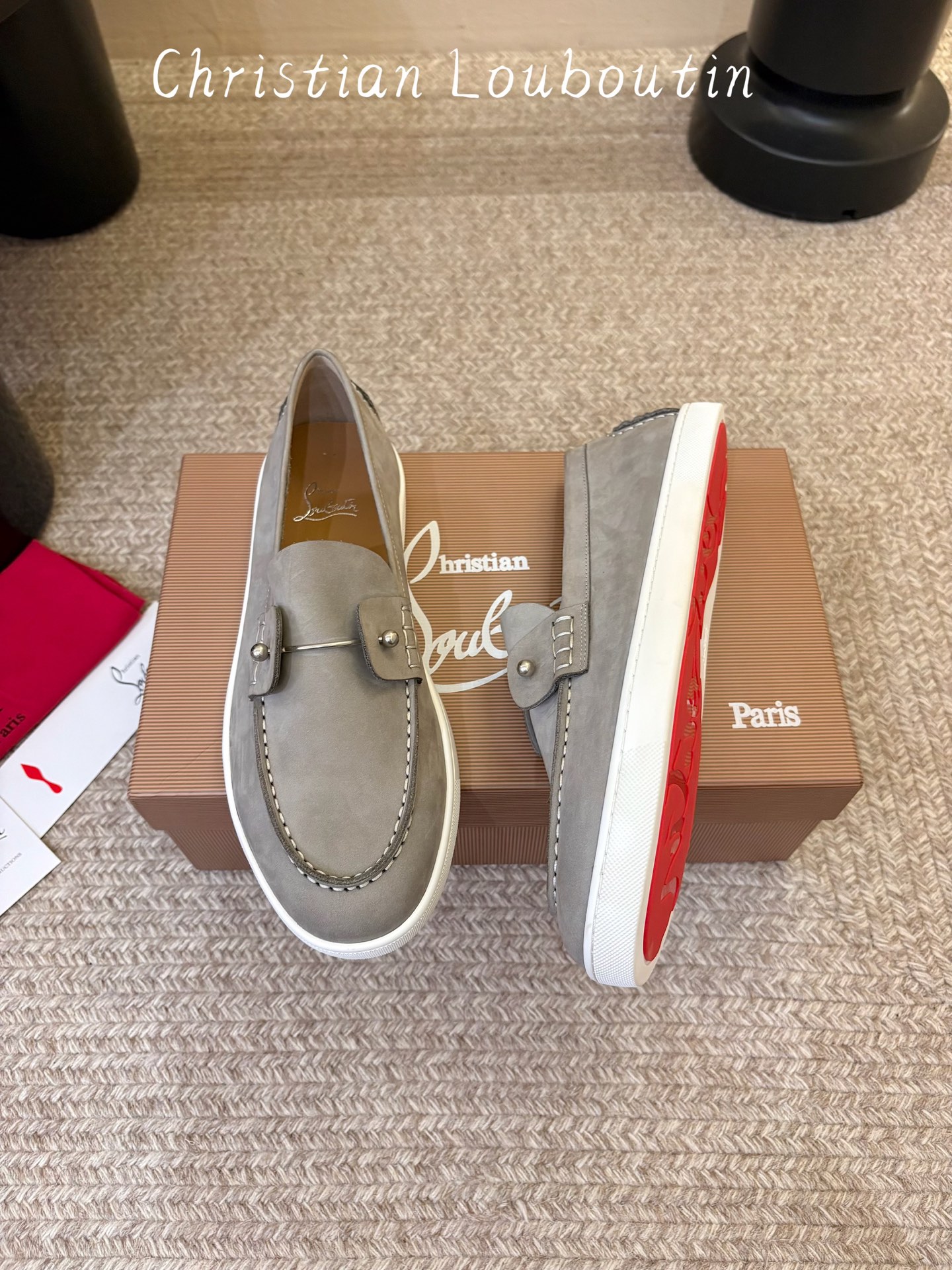 男款➕10 christian louboutin·CL 红底鞋·2026新品·乐福鞋 ⭐️经典的麂皮搭配一抹性感红底，
