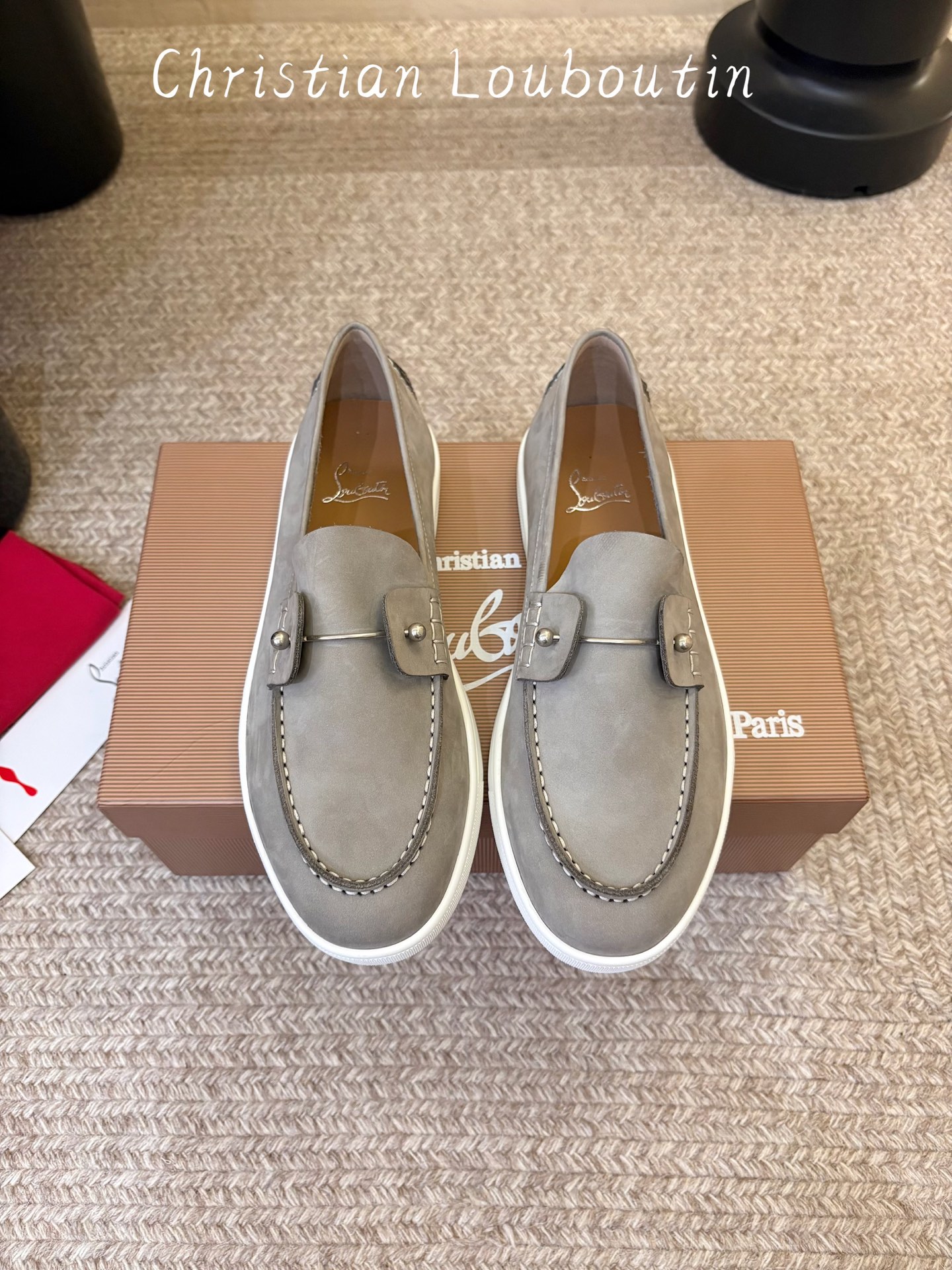 男款➕10 christian louboutin·CL 红底鞋·2026新品·乐福鞋 ⭐️经典的麂皮搭配一抹性感红底，