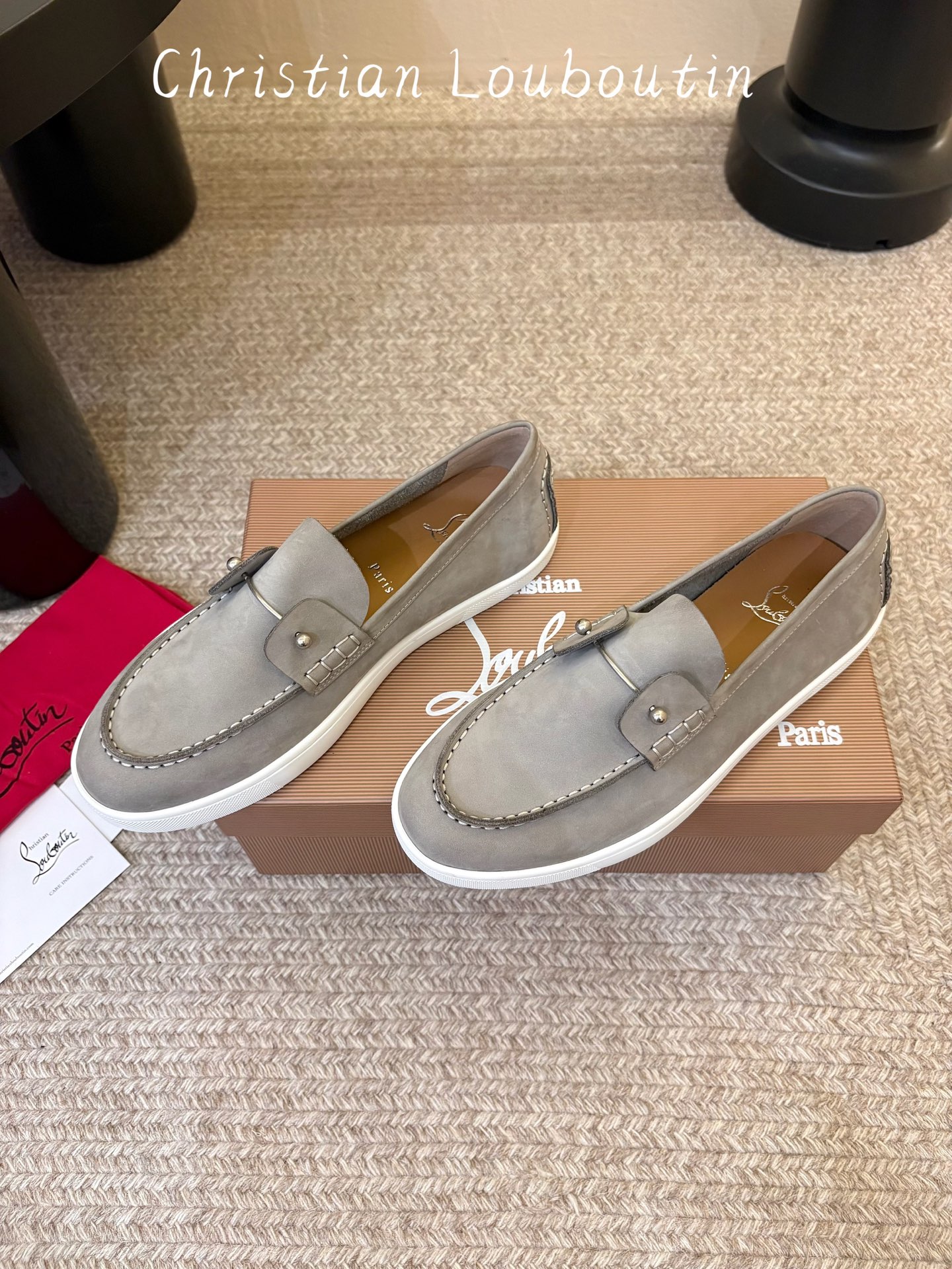 男款➕10 christian louboutin·CL 红底鞋·2026新品·乐福鞋 ⭐️经典的麂皮搭配一抹性感红底，