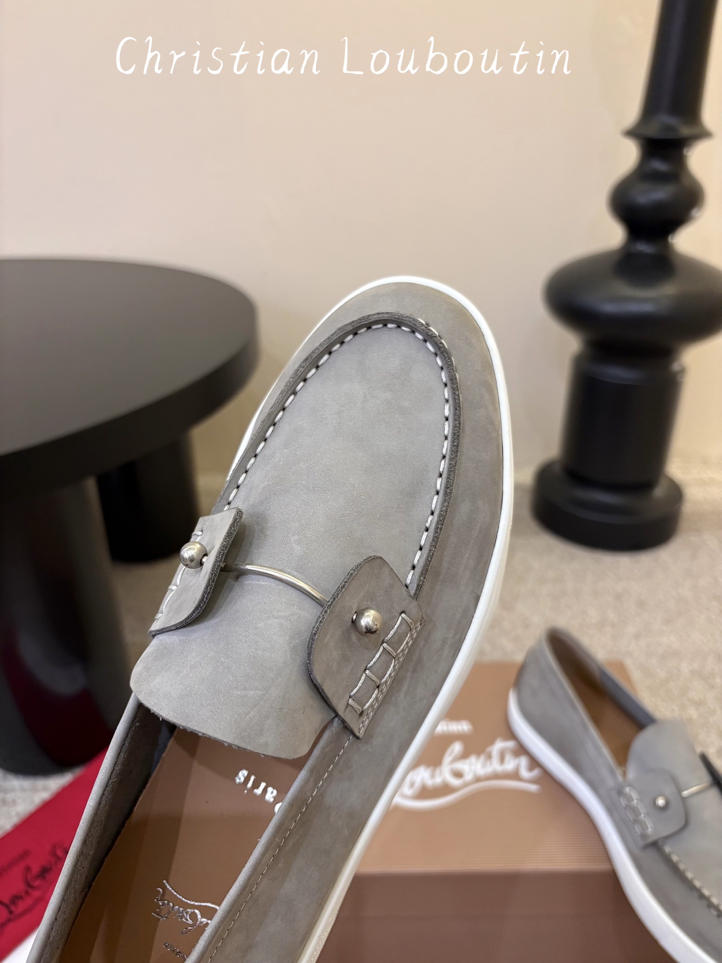 男款➕10 christian louboutin·CL 红底鞋·2026新品·乐福鞋 ⭐️经典的麂皮搭配一抹性感红底，