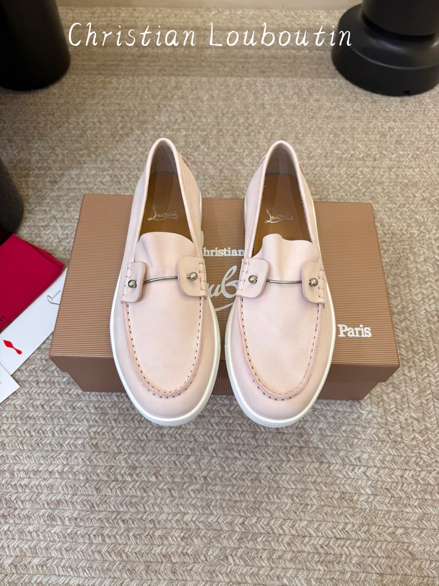 男款➕10 christian louboutin·CL 红底鞋·2026新品·乐福鞋 ⭐️经典的麂皮搭配一抹性感红底，