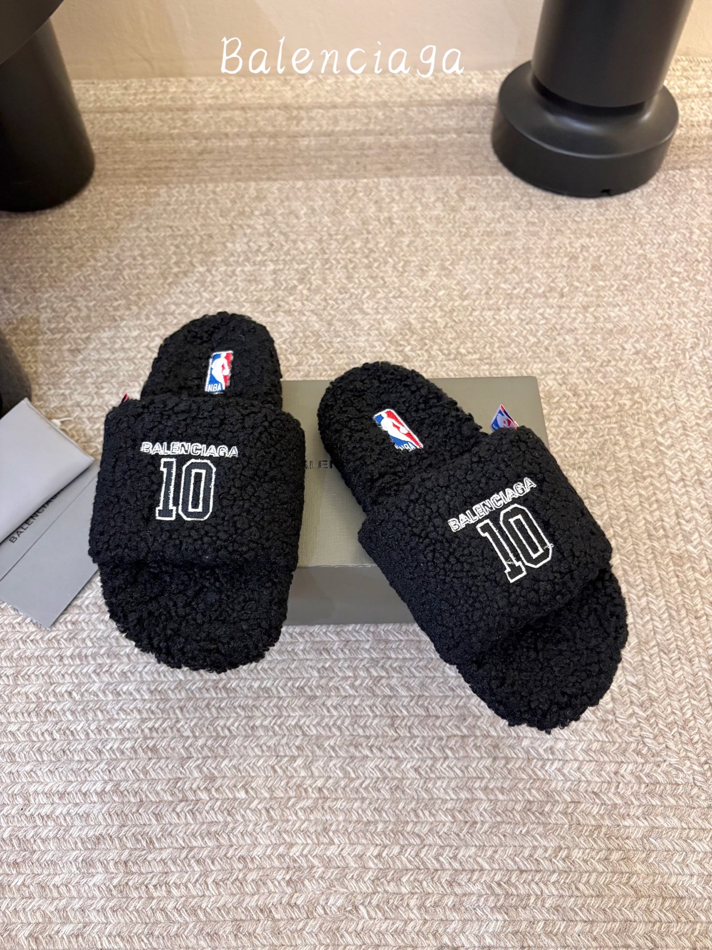 ，男款➕10 BALENCIAGA～巴黎世家毛拖上新 Balenciaga  political🥳🥳Campaign徽标