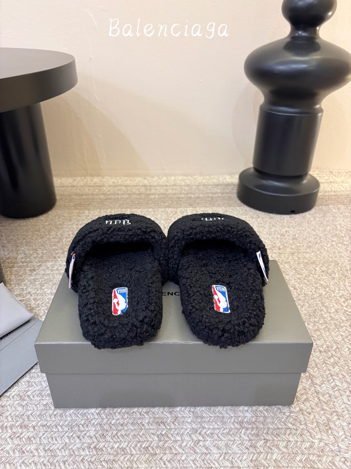 ，男款➕10 BALENCIAGA～巴黎世家毛拖上新 Balenciaga  political🥳🥳Campaign徽标