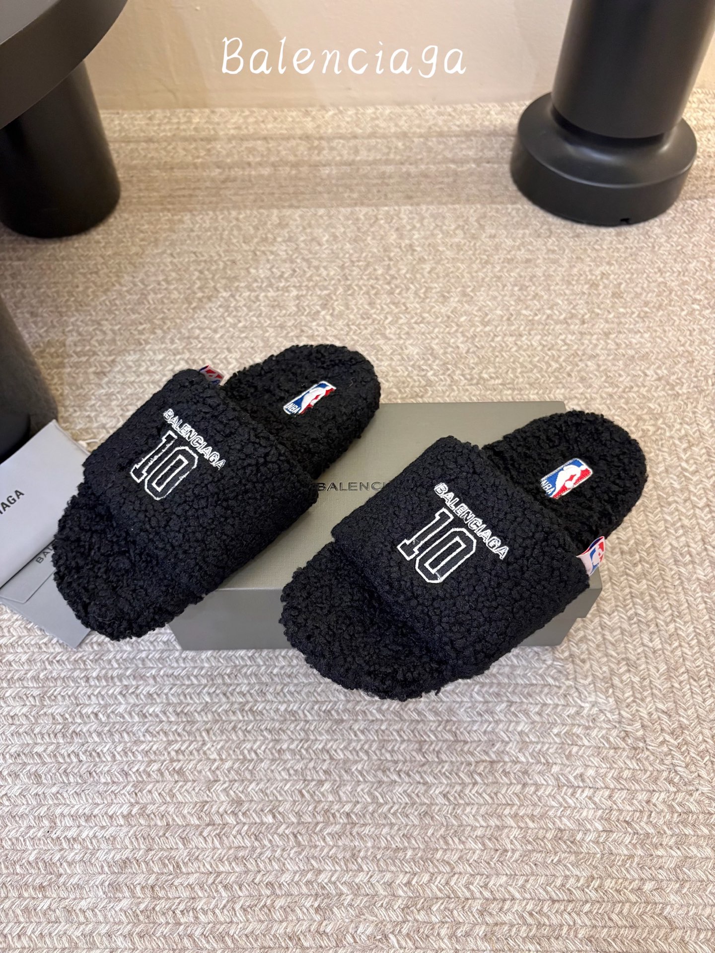 ，男款➕10 BALENCIAGA～巴黎世家毛拖上新 Balenciaga  political🥳🥳Campaign徽标