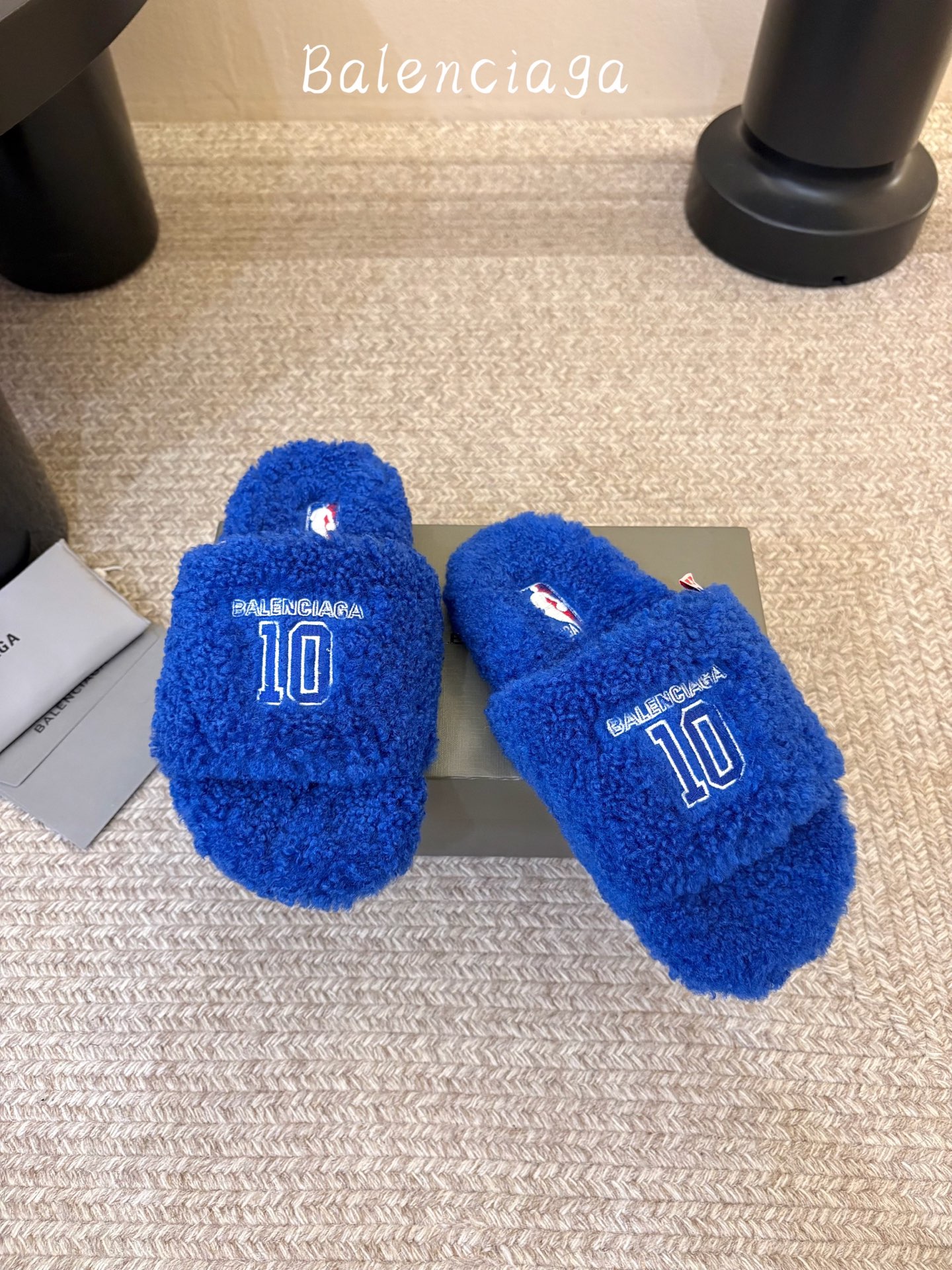 ，男款➕10 BALENCIAGA～巴黎世家毛拖上新 Balenciaga  political🥳🥳Campaign徽标