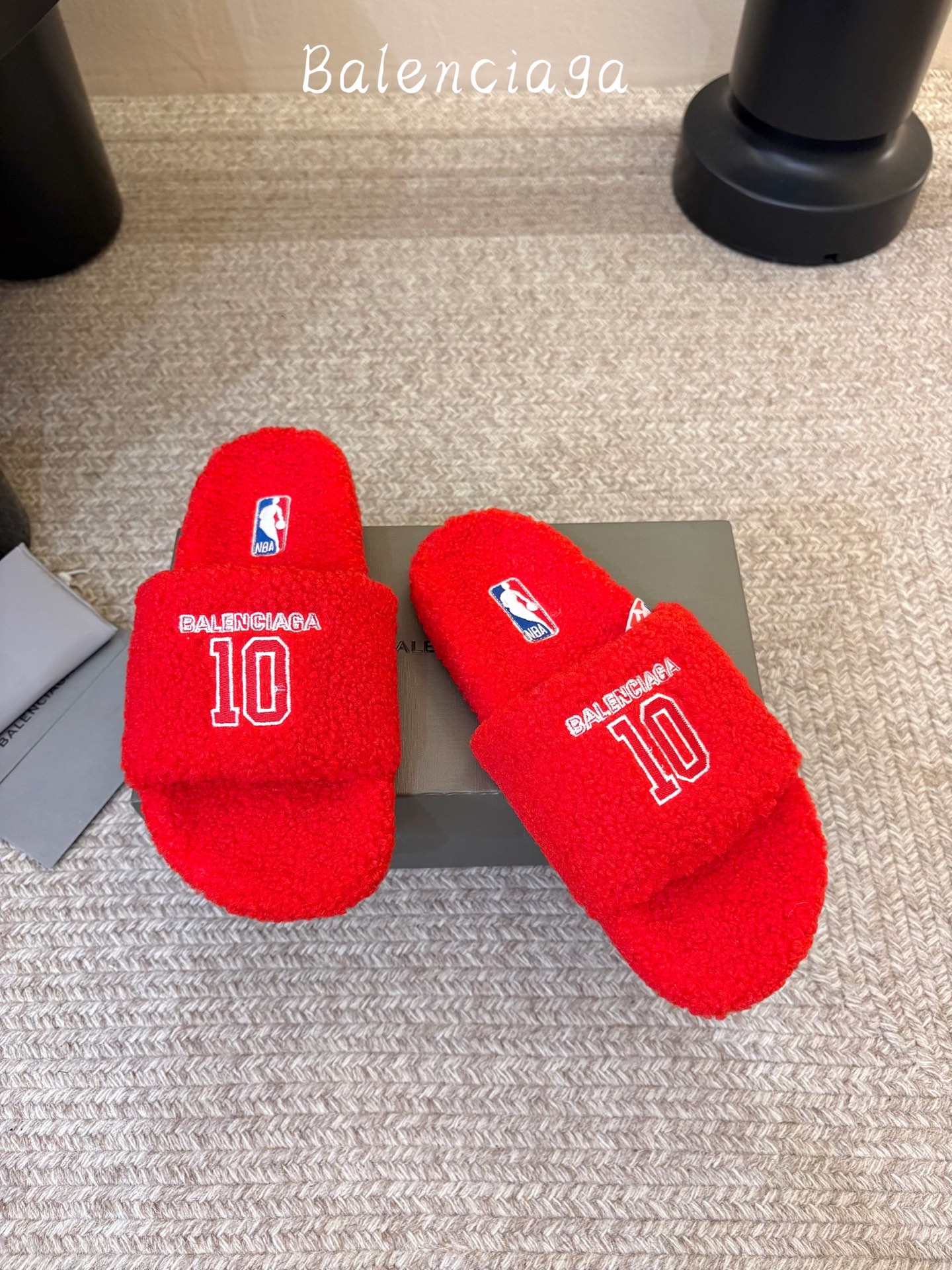，男款➕10 BALENCIAGA～巴黎世家毛拖上新 Balenciaga  political🥳🥳Campaign徽标