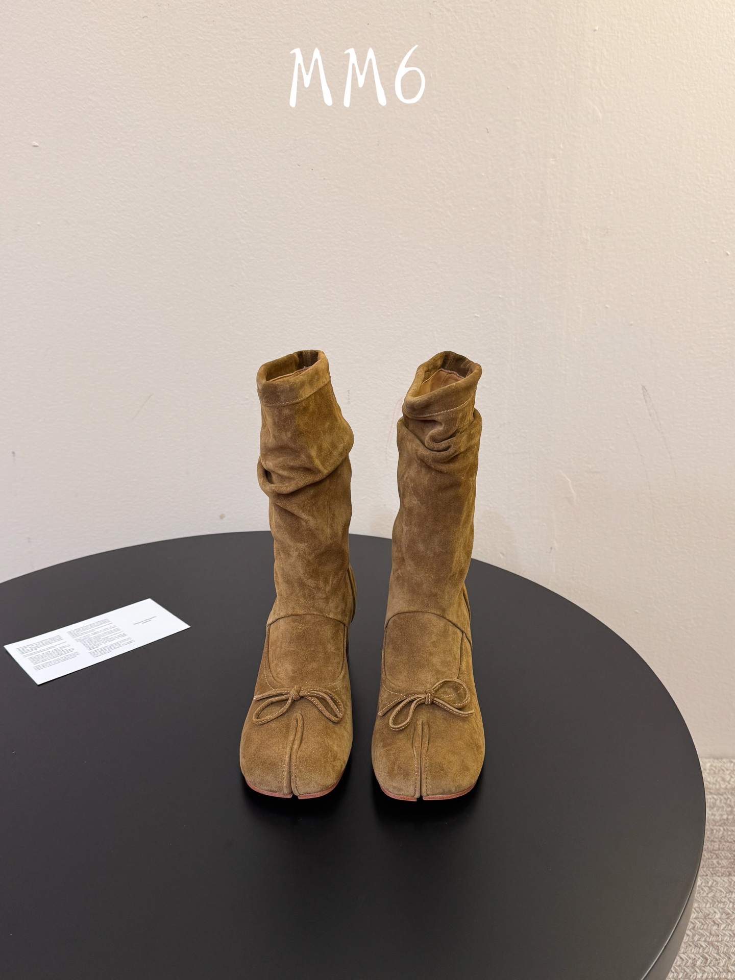 MaisonMargiela | 把 Tabi短靴焊在脚上秋冬时节永远可以相信短靴，风度温度兼具，稳稳拿捏住时髦高级感。