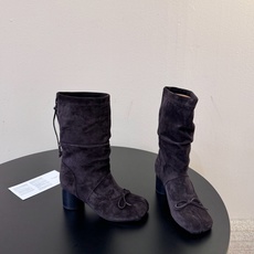 MaisonMargiela | 把 Tabi短靴焊在脚上秋冬时节永远可以相信短靴,风度温度兼具,稳稳拿捏住时髦高级感。 MaisonMargiela | 把 Tabi短靴焊在脚上秋冬时节永远可以相信短靴,风度温度兼具,稳稳拿捏住时髦高级感。