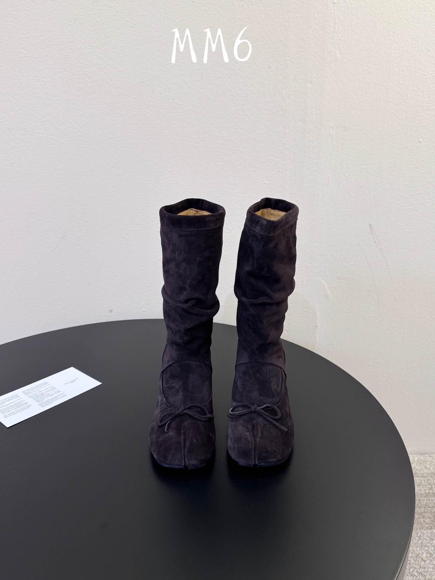 MaisonMargiela | 把 Tabi短靴焊在脚上秋冬时节永远可以相信短靴，风度温度兼具，稳稳拿捏住时髦高级感。