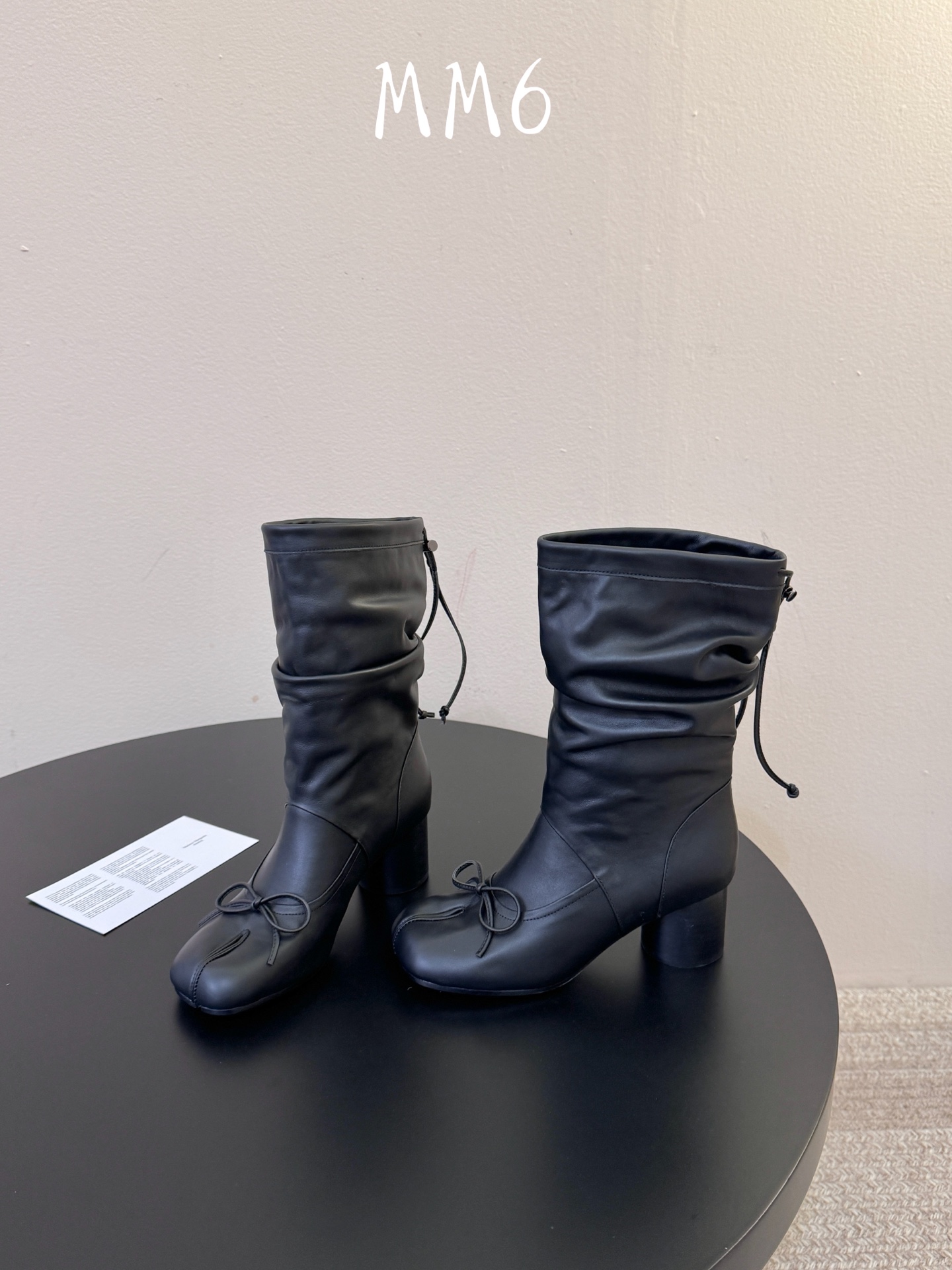 MaisonMargiela | 把 Tabi短靴焊在脚上秋冬时节永远可以相信短靴,风度温度兼具,稳稳拿捏住时髦高级感。 MaisonMargiela | 把 Tabi短靴焊在脚上秋冬时节永远可以相信短靴,风度温度兼具,稳稳拿捏住时髦高级感。