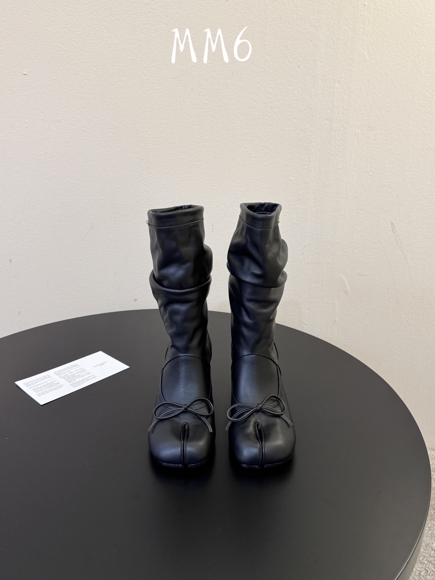 MaisonMargiela | 把 Tabi短靴焊在脚上秋冬时节永远可以相信短靴，风度温度兼具，稳稳拿捏住时髦高级感。