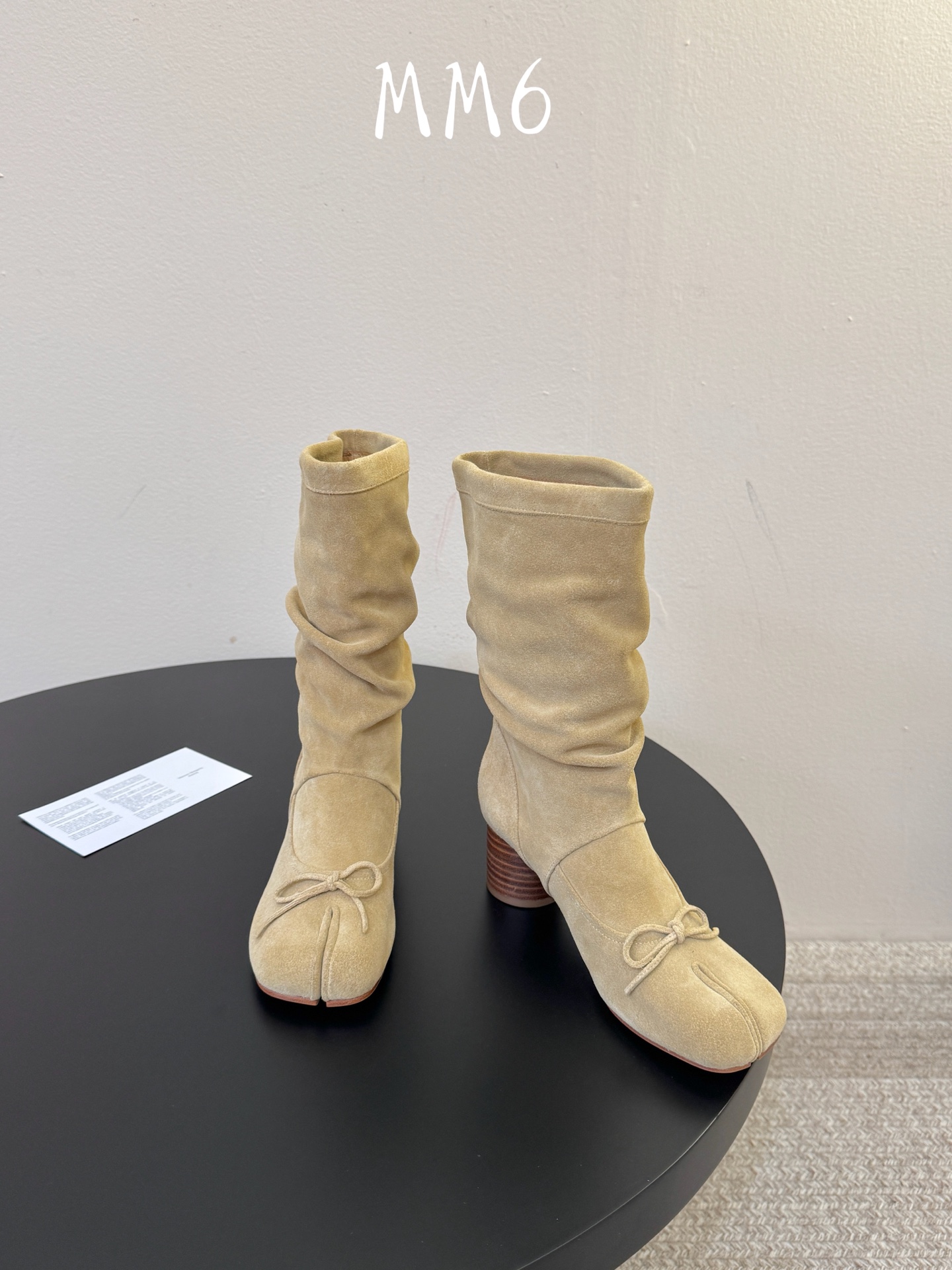 MaisonMargiela | 把 Tabi短靴焊在脚上秋冬时节永远可以相信短靴，风度温度兼具，稳稳拿捏住时髦高级感。