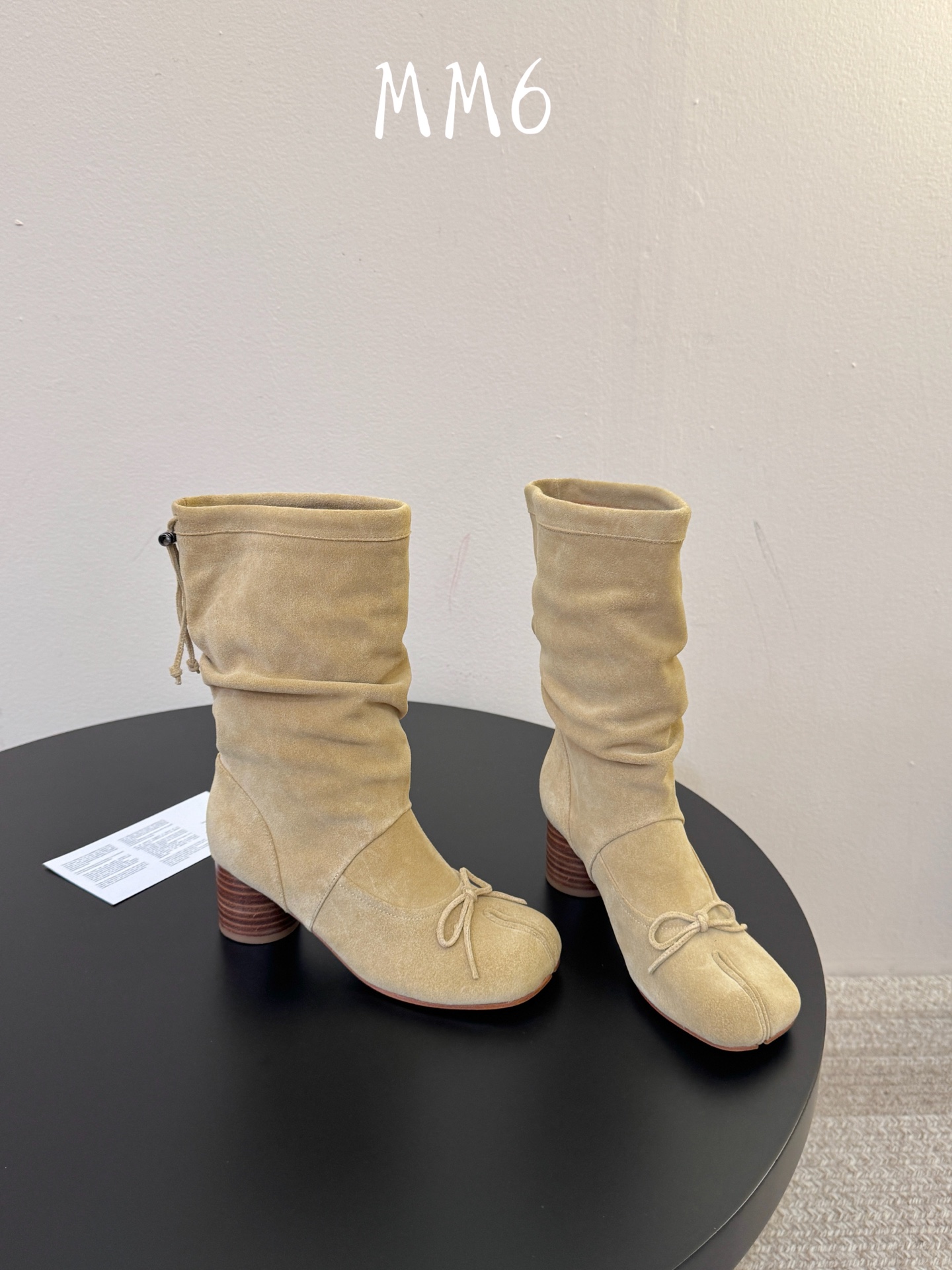 MaisonMargiela | 把 Tabi短靴焊在脚上秋冬时节永远可以相信短靴，风度温度兼具，稳稳拿捏住时髦高级感。