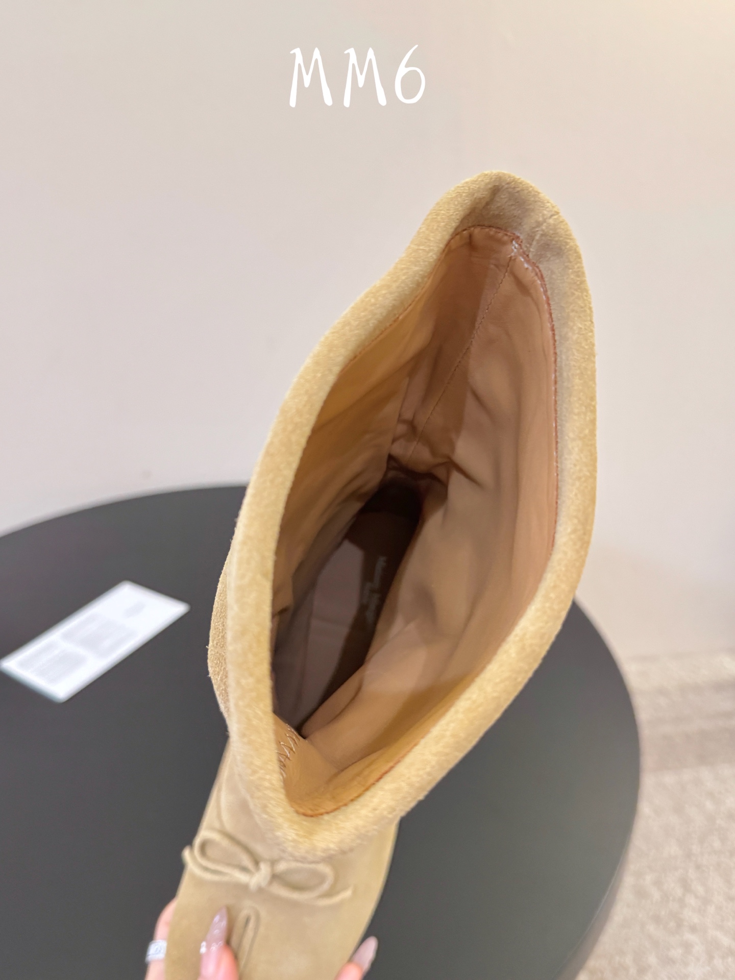MaisonMargiela | 把 Tabi短靴焊在脚上秋冬时节永远可以相信短靴，风度温度兼具，稳稳拿捏住时髦高级感。