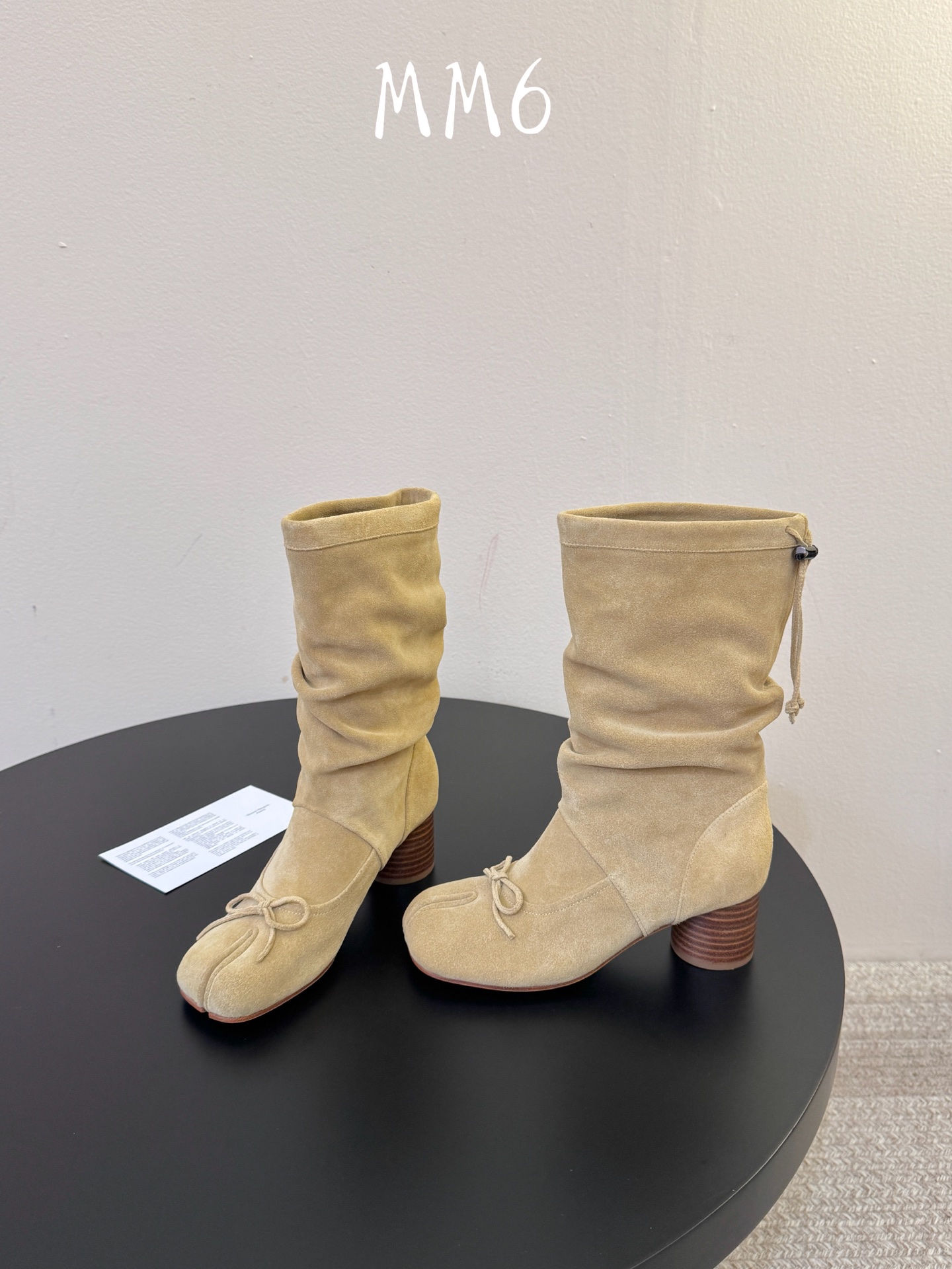 MaisonMargiela | 把 Tabi短靴焊在脚上秋冬时节永远可以相信短靴，风度温度兼具，稳稳拿捏住时髦高级感。