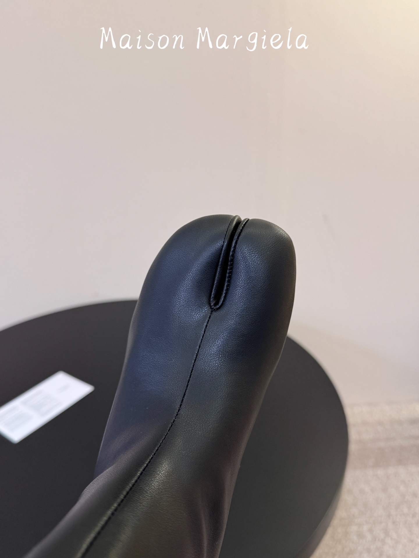 MaisonMargiela | 把 Tabi短靴焊在脚上秋冬时节永远可以相信短靴，风度温度兼具，稳稳拿捏住时髦高级感。