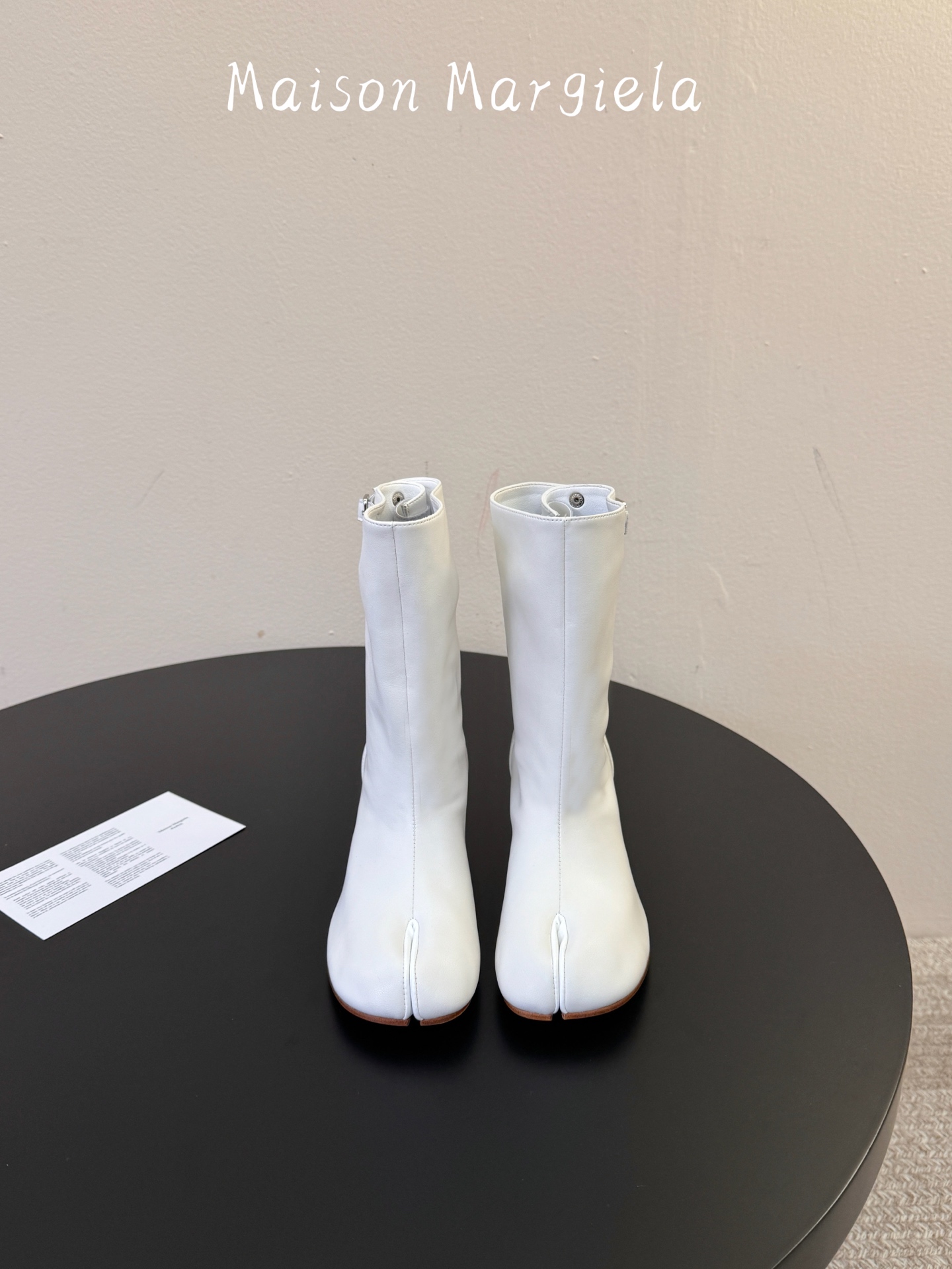MaisonMargiela | 把 Tabi短靴焊在脚上秋冬时节永远可以相信短靴，风度温度兼具，稳稳拿捏住时髦高级感。