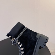 女款 男款➕20 Balenciaga 2026秋冬系列Combat Strike情侣款战靴,硬朗线条与整体造型融合,利 女款 男款➕20 Balenciaga 2026秋冬系列Combat Strike情侣款战靴,硬朗线条与整体造型融合,利