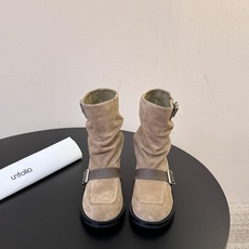 unfolio26秋冬上新,「Marfa」系列的灵感源自经典工程师靴的硬朗基因,以工装靴与机车靴为蓝本,保留标志性双搭扣 unfolio26秋冬上新,「Marfa」系列的灵感源自经典工程师靴的硬朗基因,以工装靴与机车靴为蓝本,保留标志性双搭扣