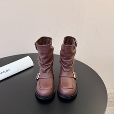 unfolio26秋冬上新,「Marfa」系列的灵感源自经典工程师靴的硬朗基因,以工装靴与机车靴为蓝本,保留标志性双搭扣 unfolio26秋冬上新,「Marfa」系列的灵感源自经典工程师靴的硬朗基因,以工装靴与机车靴为蓝本,保留标志性双搭扣