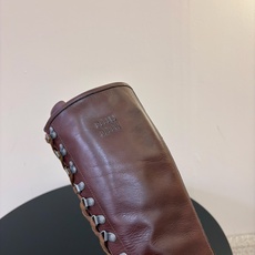 顶级 miumiu fw26 ne arrival~ miu家26秋冬短靴新品!款式是狠基础的短款机车靴,但是细节满满, 顶级 miumiu fw26 ne arrival~ miu家26秋冬短靴新品!款式是狠基础的短款机车靴,但是细节满满,