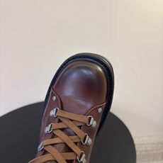 顶级 miumiu fw26 ne arrival~ miu家26秋冬短靴新品!款式是狠基础的短款机车靴,但是细节满满, 顶级 miumiu fw26 ne arrival~ miu家26秋冬短靴新品!款式是狠基础的短款机车靴,但是细节满满,