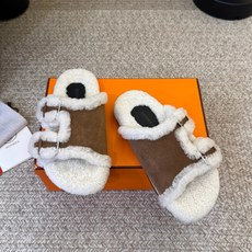 HERMES 爱马仕大象灰麂皮羊羔毛双扣外穿拖鞋26ss 轻奢秋冬氛围感王者 爱马仕加绒拖慵懒感拉满 经典大象灰麂皮高级 HERMES 爱马仕大象灰麂皮羊羔毛双扣外穿拖鞋26ss 轻奢秋冬氛围感王者 爱马仕加绒拖慵懒感拉满 经典大象灰麂皮高级