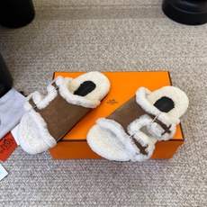 HERMES 爱马仕大象灰麂皮羊羔毛双扣外穿拖鞋26ss 轻奢秋冬氛围感王者 爱马仕加绒拖慵懒感拉满 经典大象灰麂皮高级 HERMES 爱马仕大象灰麂皮羊羔毛双扣外穿拖鞋26ss 轻奢秋冬氛围感王者 爱马仕加绒拖慵懒感拉满 经典大象灰麂皮高级