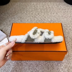 HERMES 爱马仕大象灰麂皮羊羔毛双扣外穿拖鞋26ss 轻奢秋冬氛围感王者 爱马仕加绒拖慵懒感拉满 经典大象灰麂皮高级 HERMES 爱马仕大象灰麂皮羊羔毛双扣外穿拖鞋26ss 轻奢秋冬氛围感王者 爱马仕加绒拖慵懒感拉满 经典大象灰麂皮高级