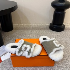 HERMES 爱马仕大象灰麂皮羊羔毛双扣外穿拖鞋26ss 轻奢秋冬氛围感王者 爱马仕加绒拖慵懒感拉满 经典大象灰麂皮高级 HERMES 爱马仕大象灰麂皮羊羔毛双扣外穿拖鞋26ss 轻奢秋冬氛围感王者 爱马仕加绒拖慵懒感拉满 经典大象灰麂皮高级
