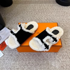 HERMES 爱马仕大象灰麂皮羊羔毛双扣外穿拖鞋26ss 轻奢秋冬氛围感王者 爱马仕加绒拖慵懒感拉满 经典大象灰麂皮高级 HERMES 爱马仕大象灰麂皮羊羔毛双扣外穿拖鞋26ss 轻奢秋冬氛围感王者 爱马仕加绒拖慵懒感拉满 经典大象灰麂皮高级